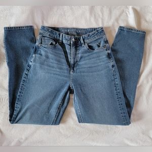 American Eagle Mom Jeans Size 4
